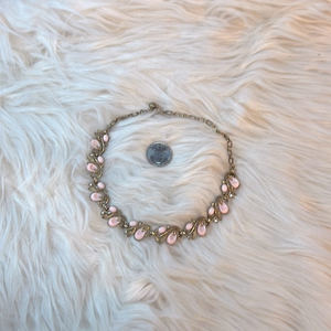 Vintage faux gold necklace with rhinestone and pink accent‎